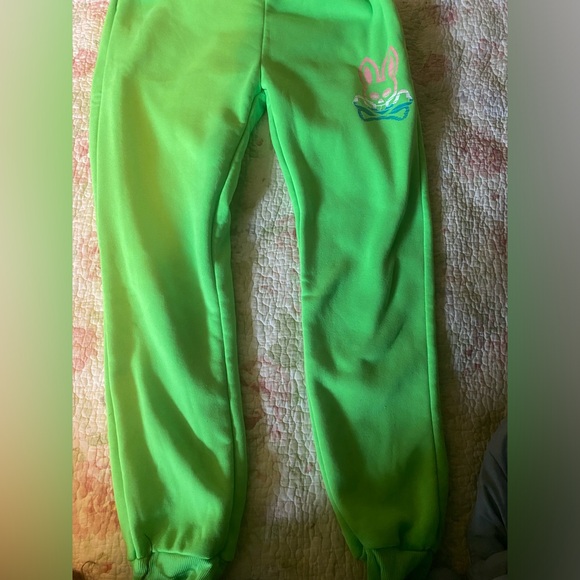 Clogs and joggers - Picture 3 of 9